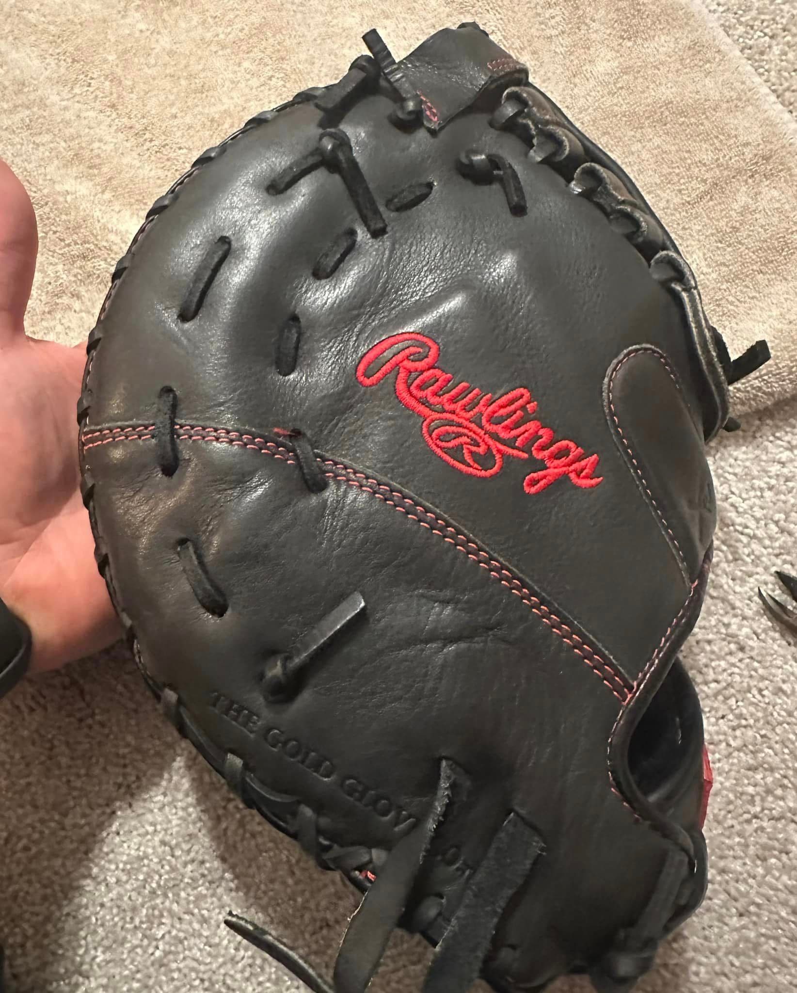 First baseman mitt repair